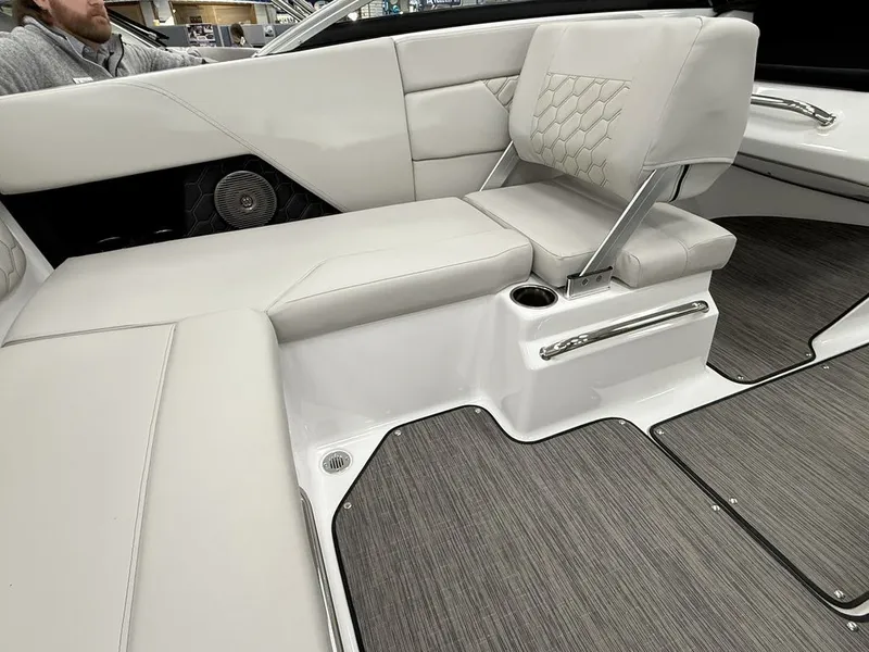 Slide: The Image of Four Winns H1 Freedom 2025 - 9