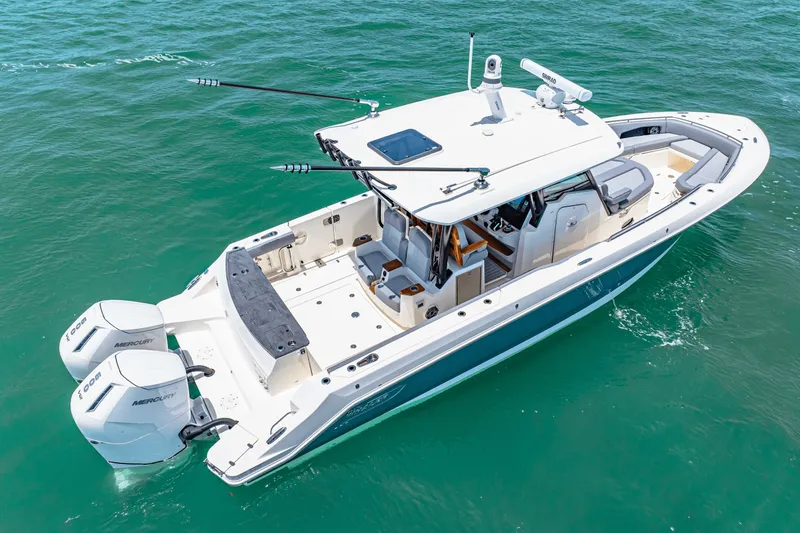 Slide: The Image of Boston Whaler 360 Outrage 2025 - 14