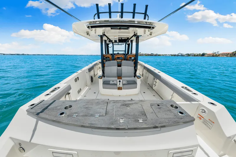 Slide: The Image of Boston Whaler 360 Outrage 2025 - 17