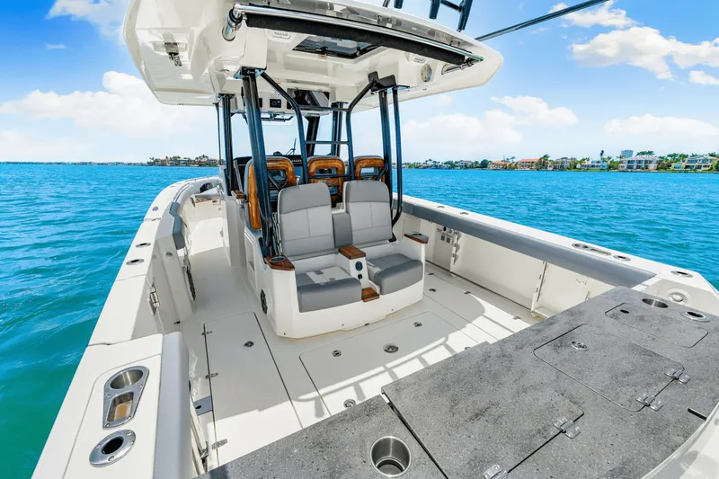 Slide: The Image of Boston Whaler 360 Outrage 2025 - 18
