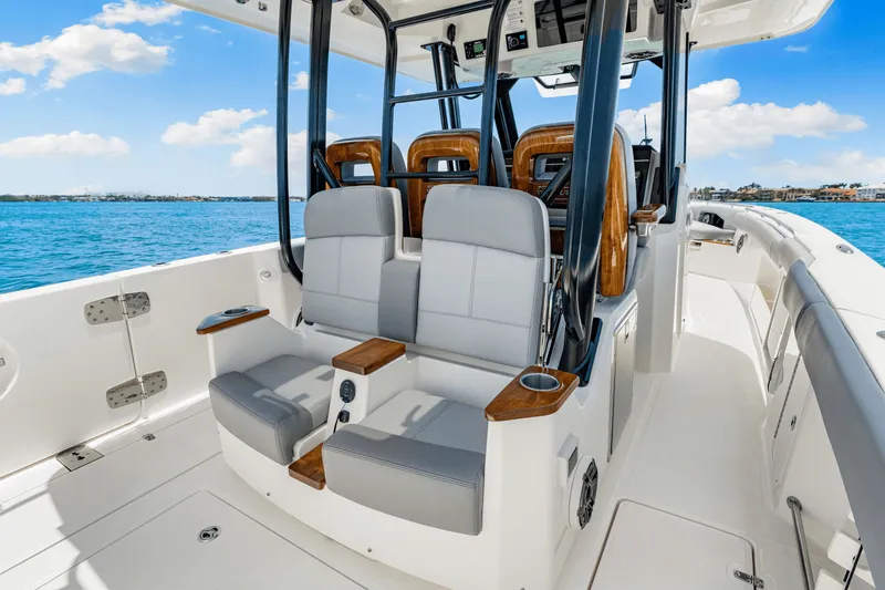 Slide: The Image of Boston Whaler 360 Outrage 2025 - 26