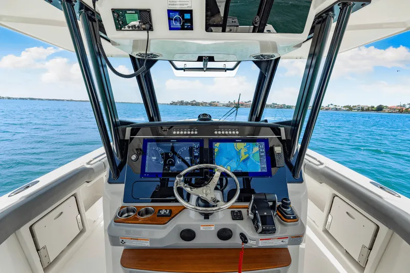 Slide: The Image of Boston Whaler 360 Outrage 2025 - 30