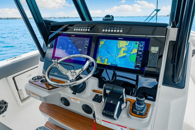 Slide: The Image of Boston Whaler 360 Outrage 2025 - 31