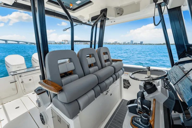 Slide: The Image of Boston Whaler 360 Outrage 2025 - 32