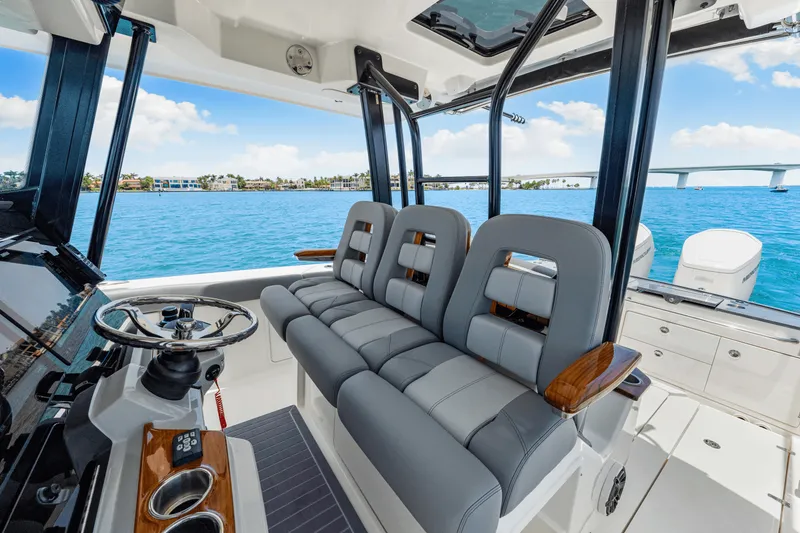 Slide: The Image of Boston Whaler 360 Outrage 2025 - 33
