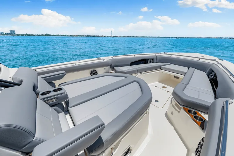 Slide: The Image of Boston Whaler 360 Outrage 2025 - 36