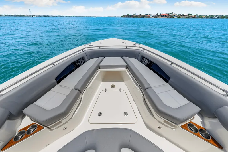 Slide: The Image of Boston Whaler 360 Outrage 2025 - 37