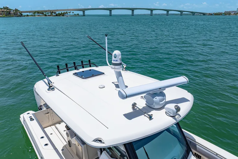 Slide: The Image of Boston Whaler 360 Outrage 2025 - 39