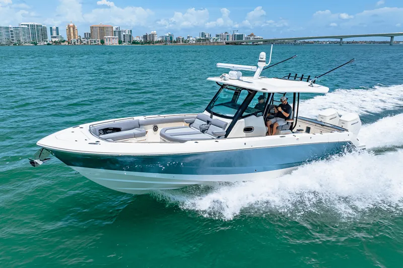 Slide: The Image of Boston Whaler 360 Outrage 2025 - 40