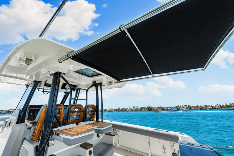 Slide: The Image of Boston Whaler 360 Outrage 2025 - 78
