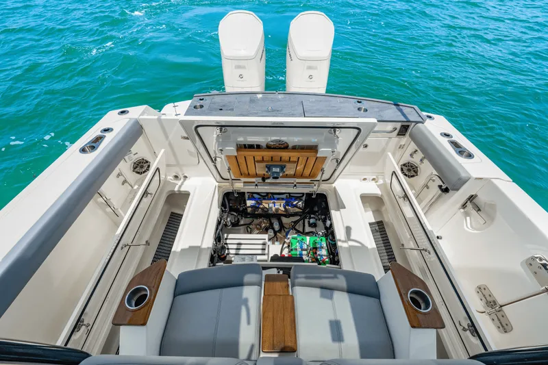 Slide: The Image of Boston Whaler 360 Outrage 2025 - 83