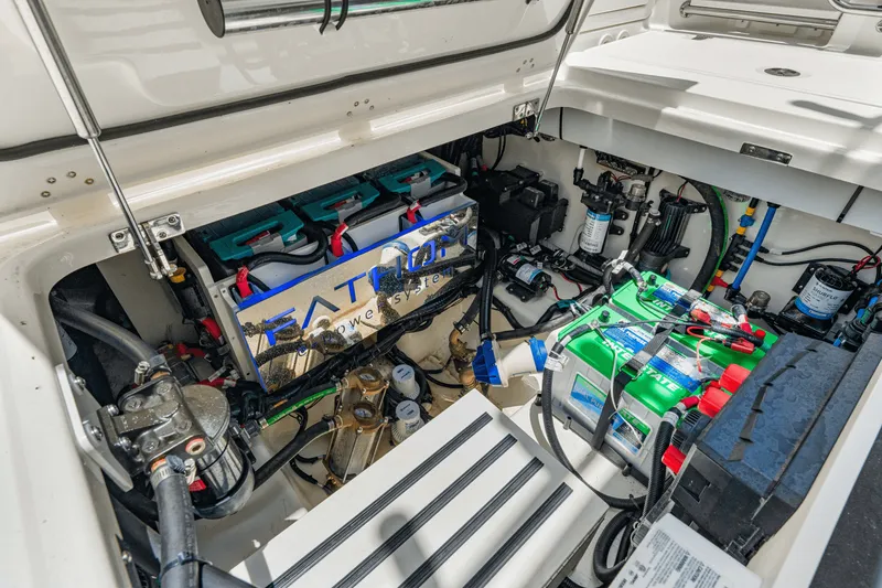 Slide: The Image of Boston Whaler 360 Outrage 2025 - 84