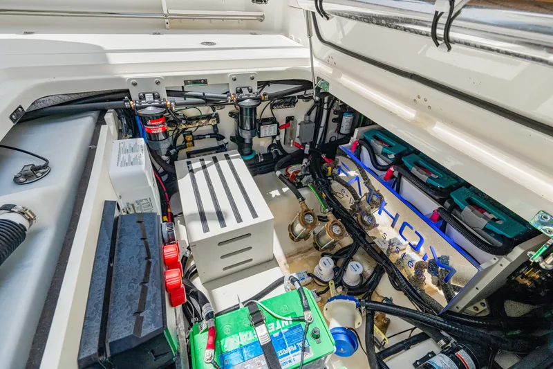 Slide: The Image of Boston Whaler 360 Outrage 2025 - 85