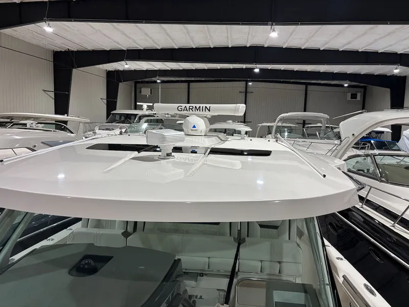 The Image of Tiara 43LS 2022 - 0