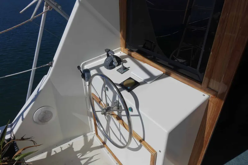 Slide: The Image of Hatteras 60 Convertible 1982 - 12