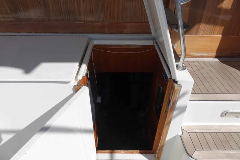 Slide: The Image of Hatteras 60 Convertible 1982 - 36