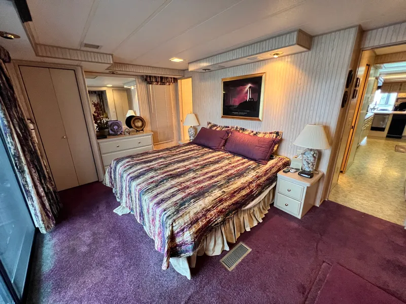 Slide: The Image of Lakeview 79x18 Houseboat 1997 - 24
