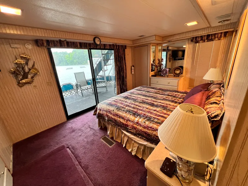 Slide: The Image of Lakeview 79x18 Houseboat 1997 - 23