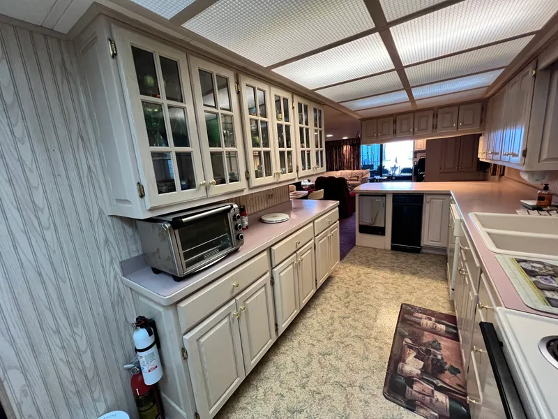 Slide: The Image of Lakeview 79x18 Houseboat 1997 - 13