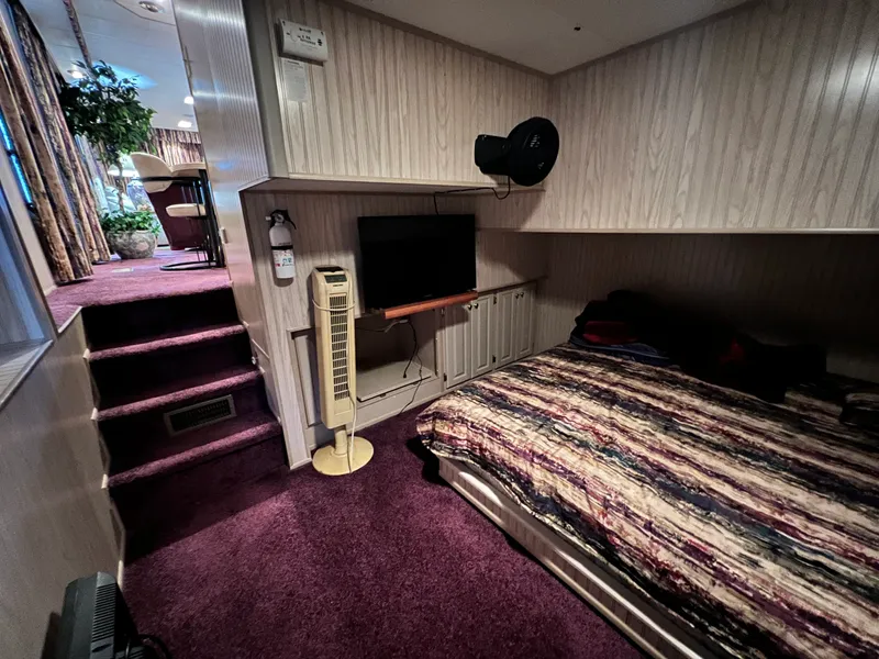 Slide: The Image of Lakeview 79x18 Houseboat 1997 - 36