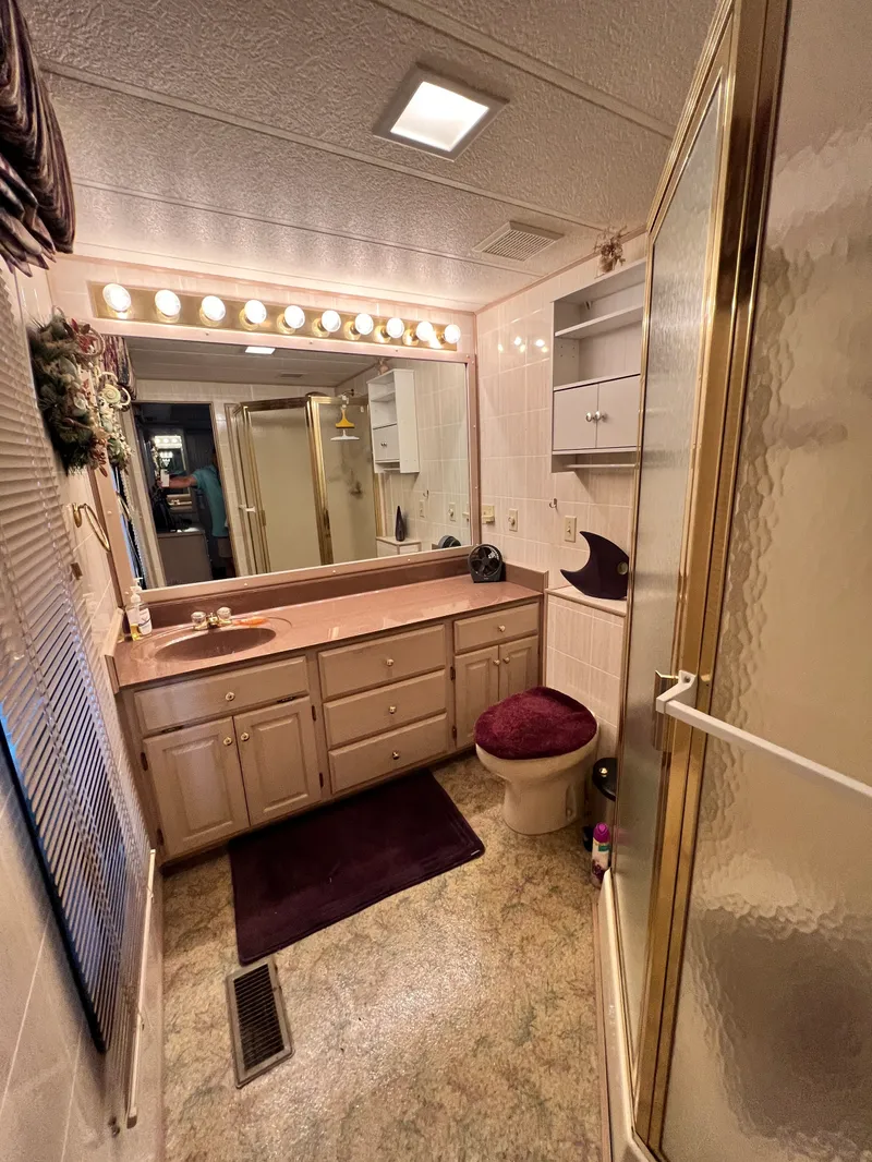 Slide: The Image of Lakeview 79x18 Houseboat 1997 - 28