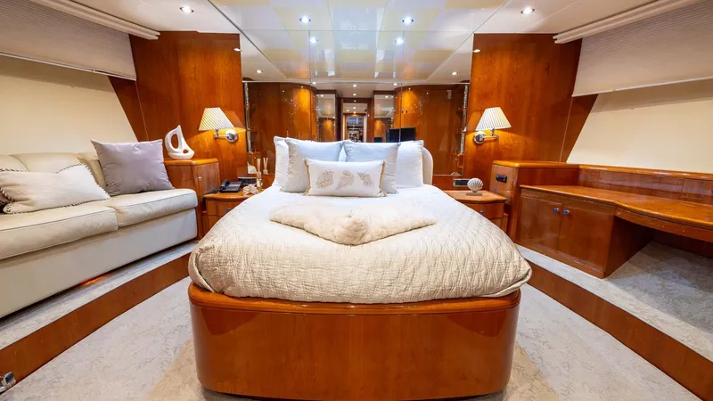 Slide: The Image of Azimut 100 1999 - 22
