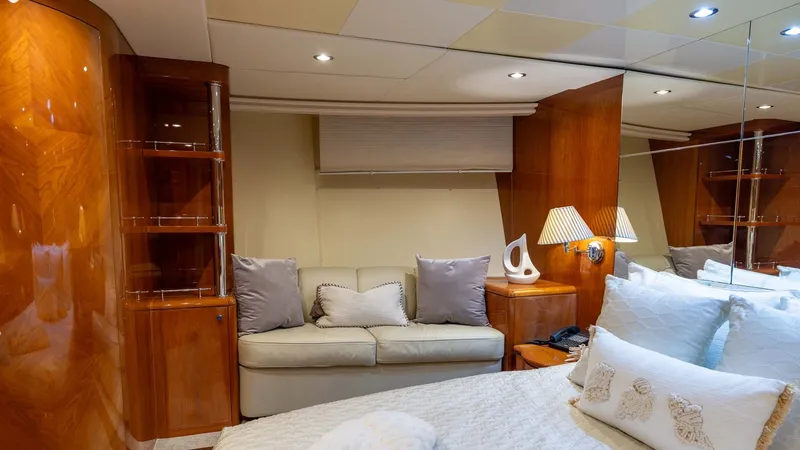 Slide: The Image of Azimut 100 1999 - 23