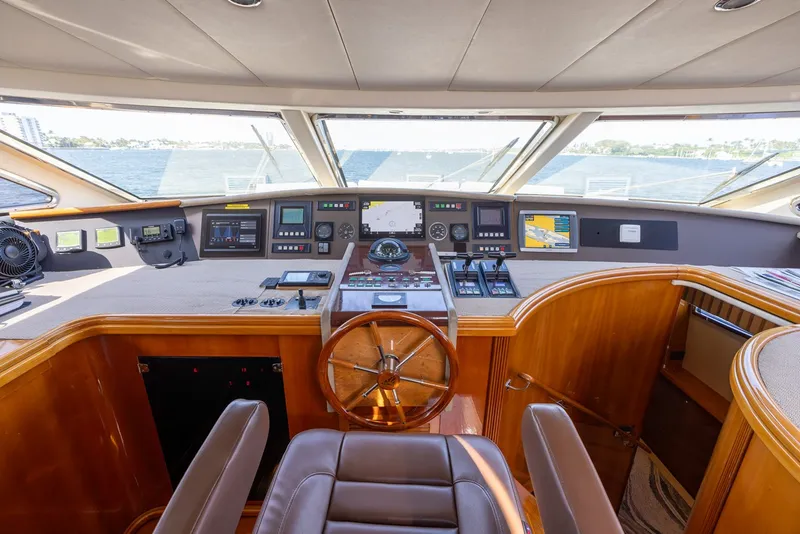 Slide: The Image of Azimut 100 1999 - 20