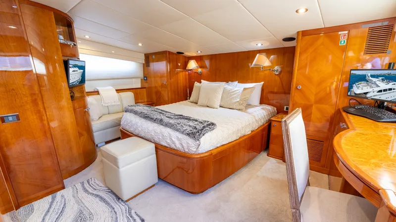 Slide: The Image of Azimut 100 1999 - 24