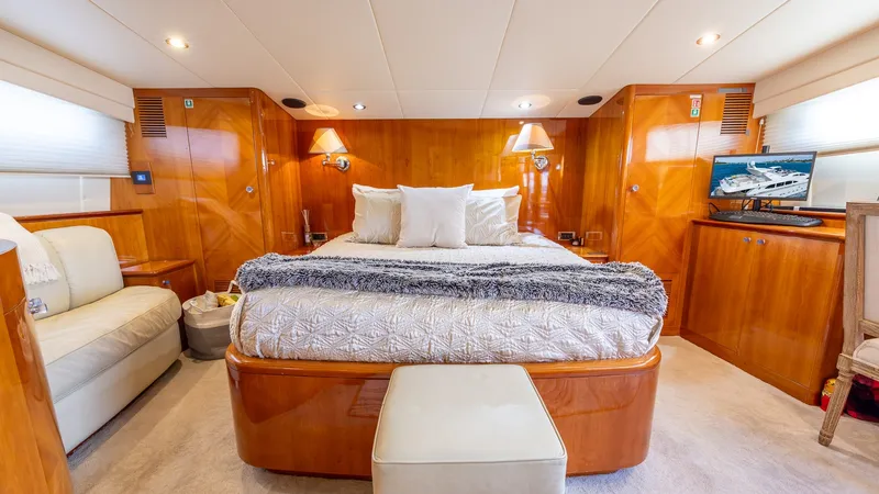 Slide: The Image of Azimut 100 1999 - 25