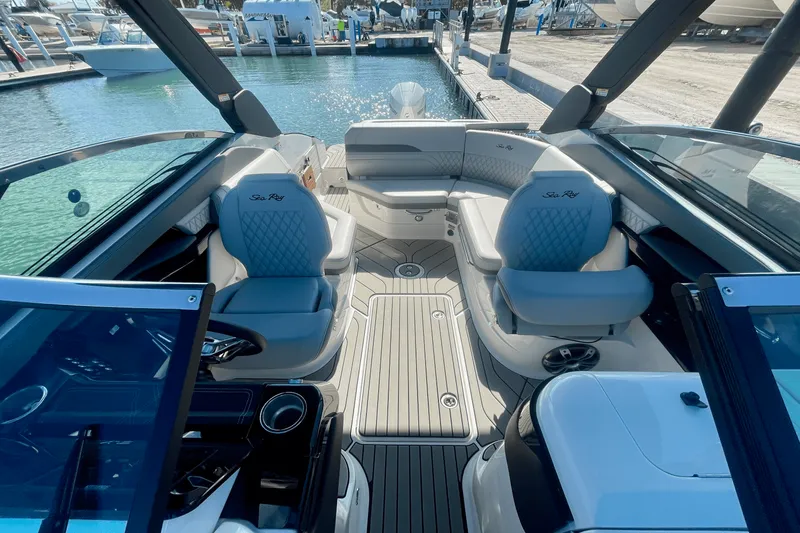 Slide: The Image of Sea Ray SLX 260 Outboard 2025 - 12