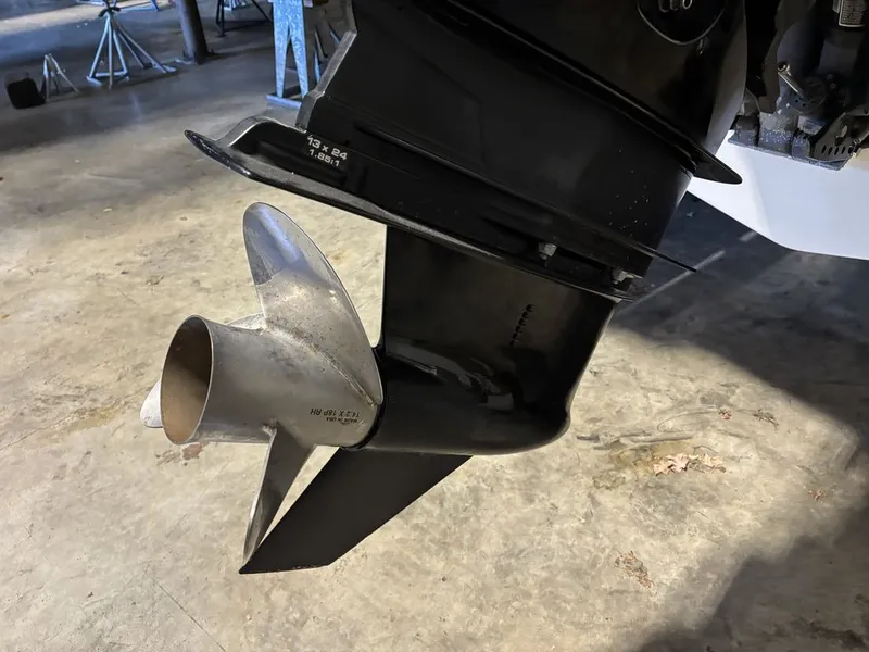 Slide: The Image of Scout Boats 215 XSF 2024 - 3