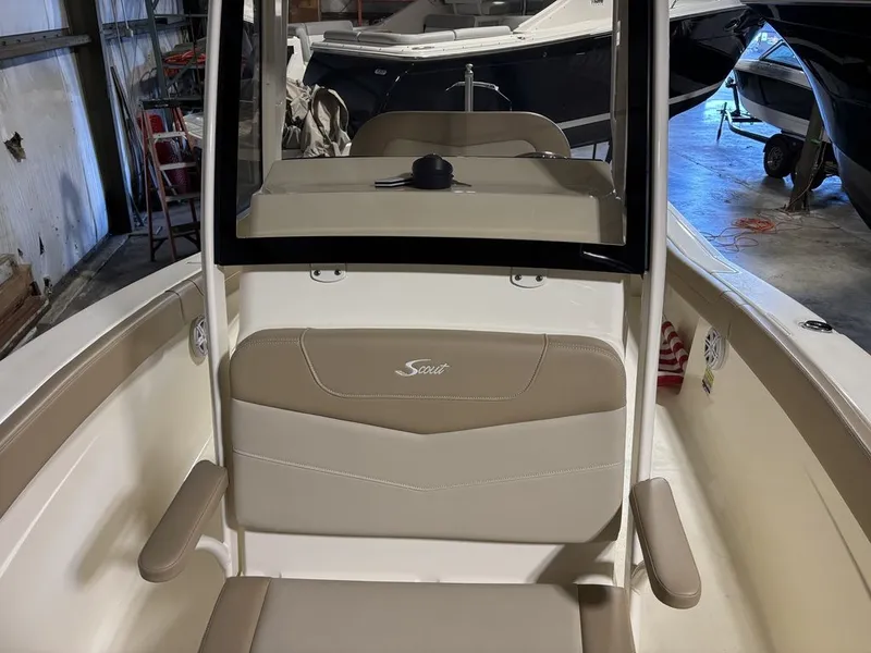 The Image of Scout Boats 215 XSF 2024 - 0
