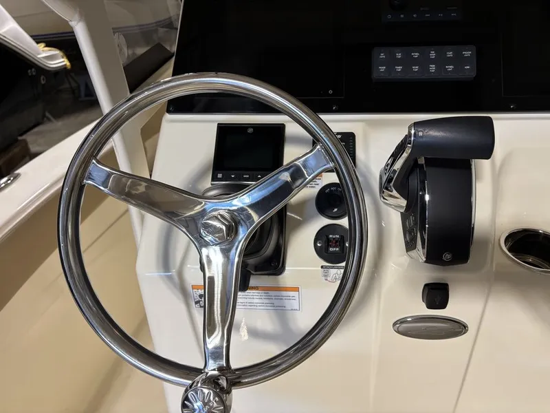 Slide: The Image of Scout Boats 215 XSF 2024 - 9
