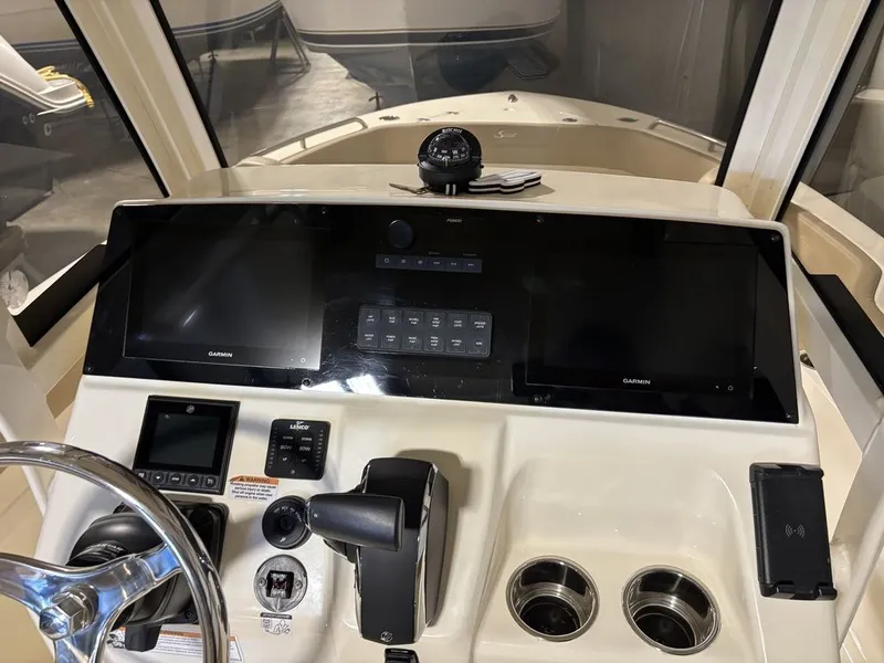 Slide: The Image of Scout Boats 215 XSF 2024 - 8
