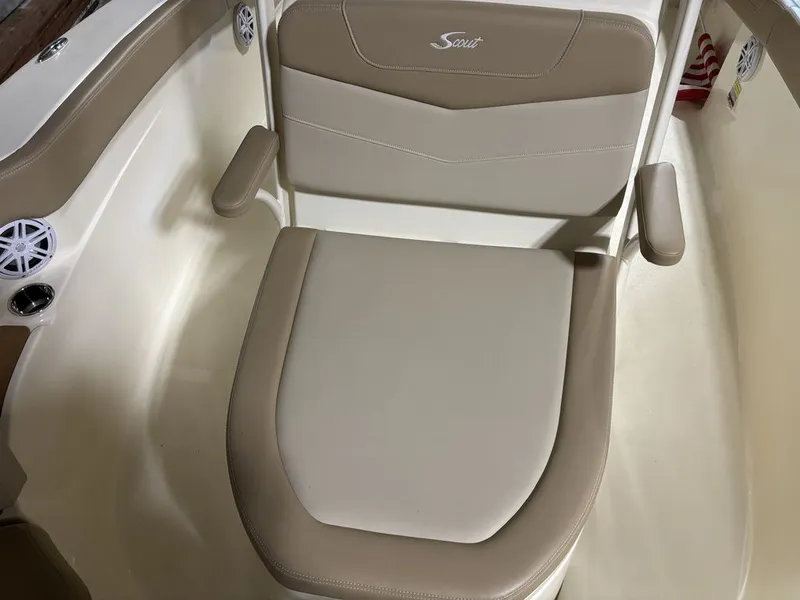 Slide: The Image of Scout Boats 215 XSF 2024 - 13