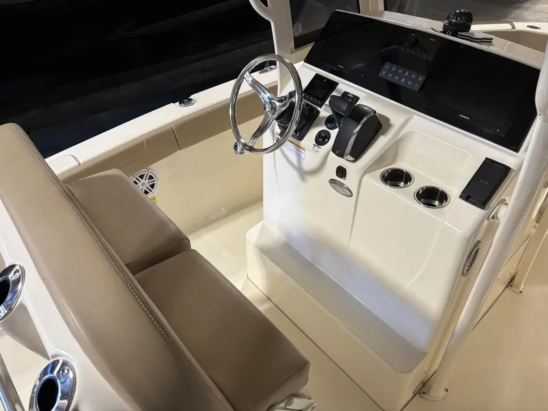 Slide: The Image of Scout Boats 215 XSF 2024 - 6