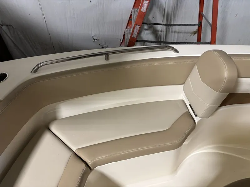 Slide: The Image of Scout Boats 215 XSF 2024 - 12