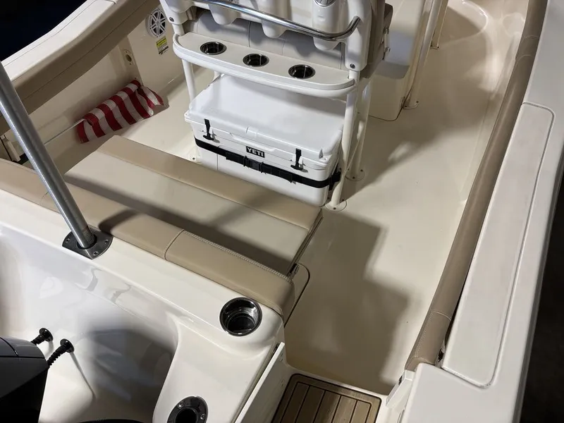 Slide: The Image of Scout Boats 215 XSF 2024 - 4