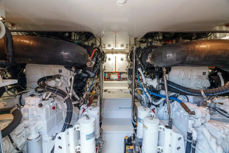 Slide: The Image of Hatteras 54 GT 2017 - 42