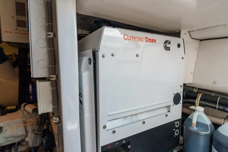 Slide: The Image of Hatteras 54 GT 2017 - 40