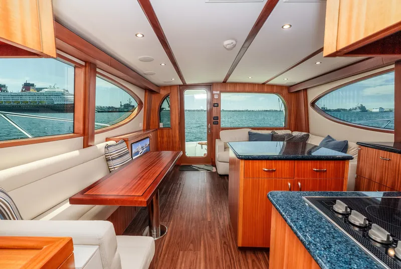 Slide: The Image of Hatteras 54 GT 2017 - 20