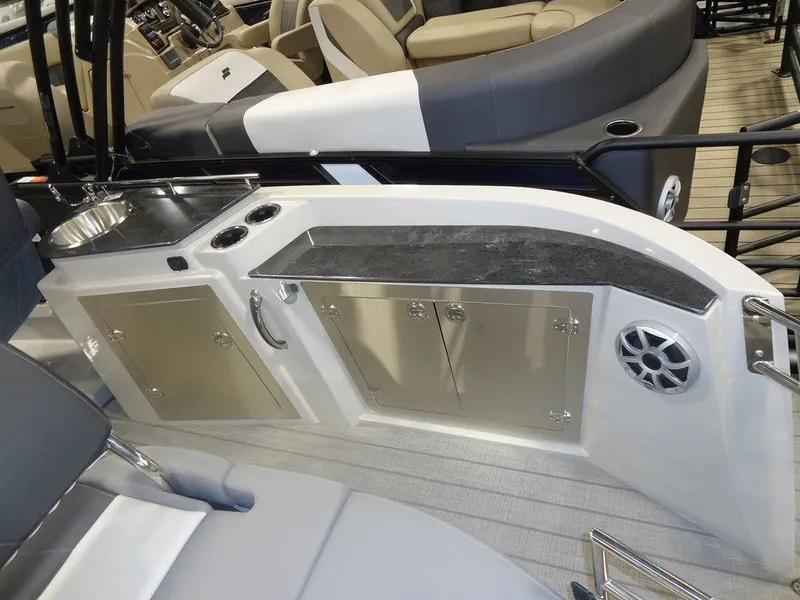 Slide: The Image of Starcraft Marine MX 23 Q DH 2025 - 7