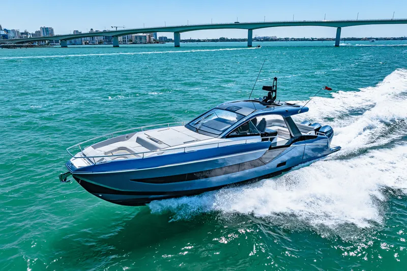 Slide: The Image of Azimut Verve 48 2025 - 10