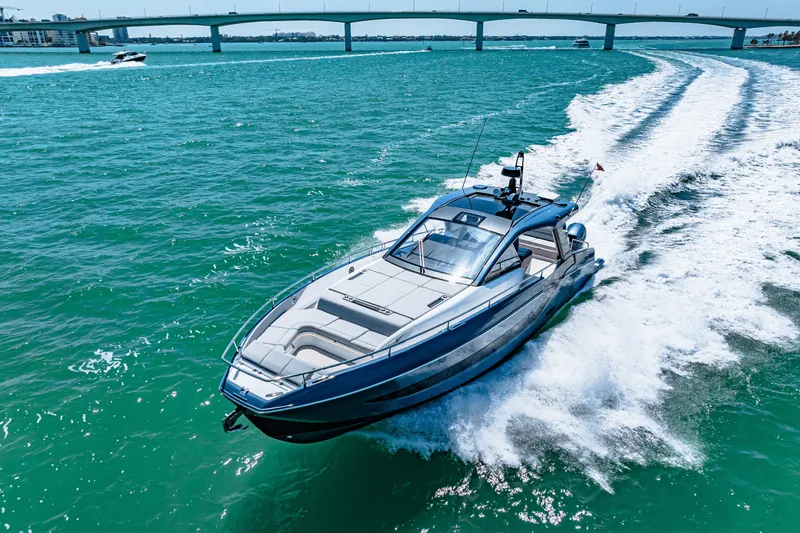 Slide: The Image of Azimut Verve 48 2025 - 11