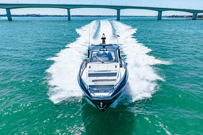 Slide: The Image of Azimut Verve 48 2025 - 12