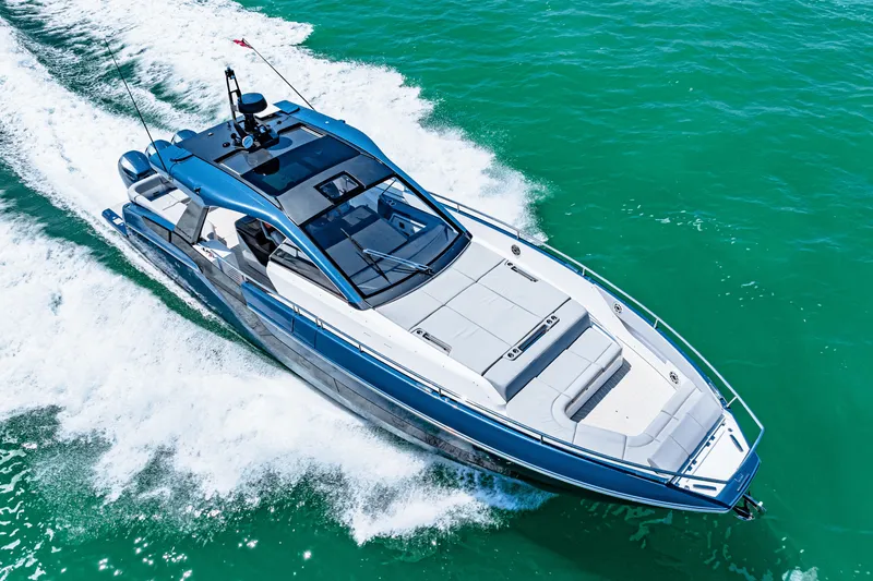 Slide: The Image of Azimut Verve 48 2025 - 14