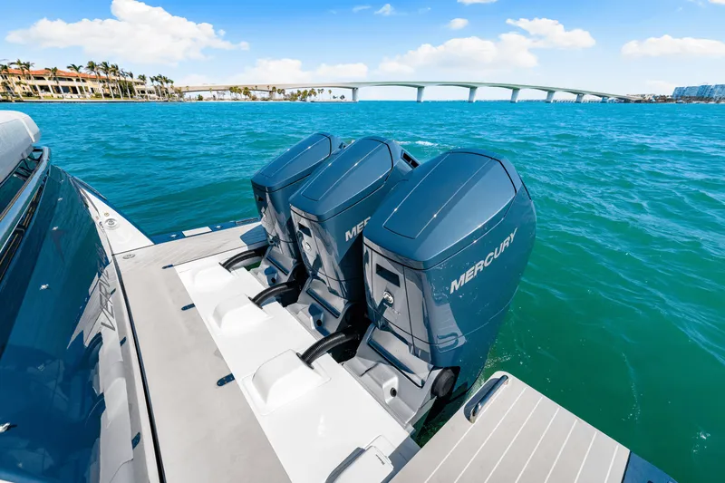 Slide: The Image of Azimut Verve 48 2025 - 16