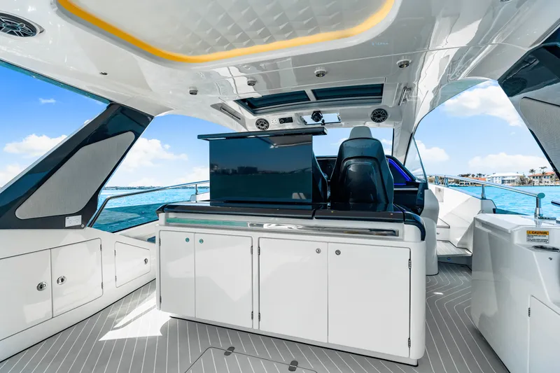 Slide: The Image of Azimut Verve 48 2025 - 18