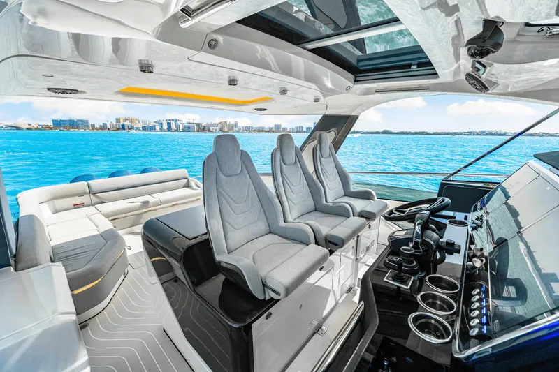 Slide: The Image of Azimut Verve 48 2025 - 20